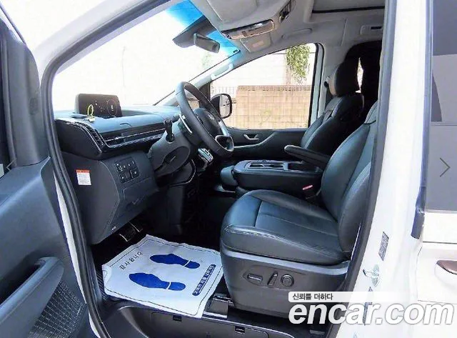 Hyundai Staria 2023 thumb 5