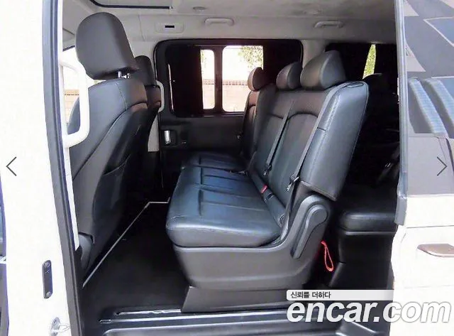 Hyundai Staria 2023 thumb 6