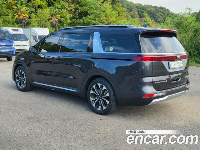 Kia Carnival 2021 thumb 3