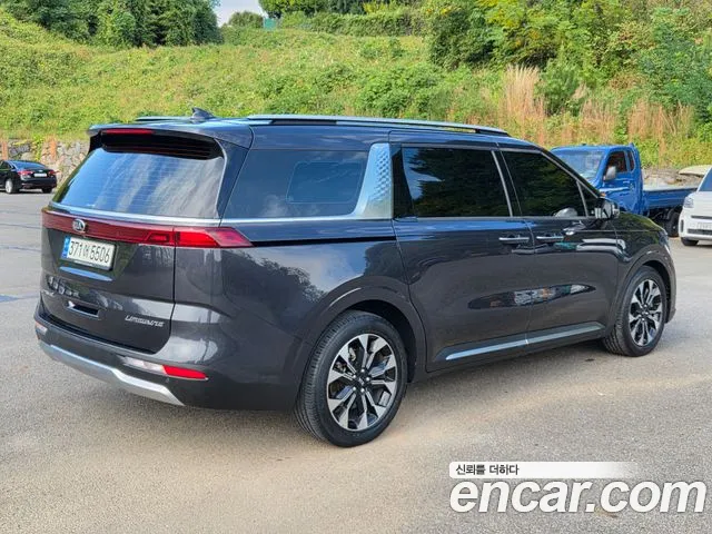 Kia Carnival 2021 thumb 4