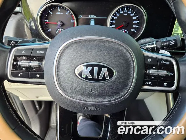 Kia Carnival 2021 thumb 8