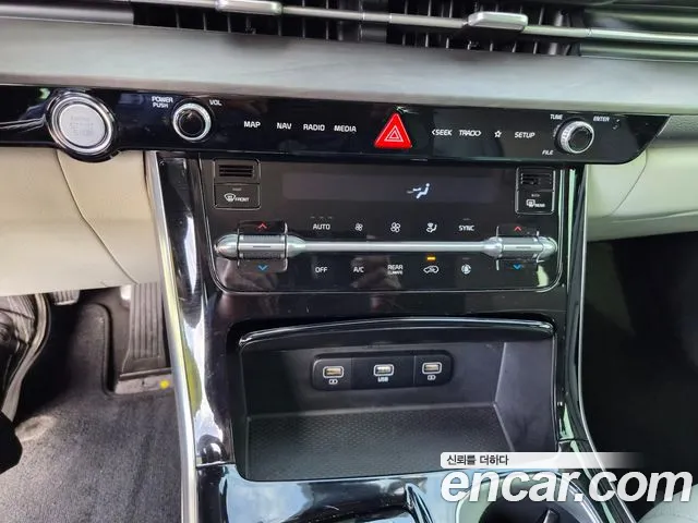 Kia Carnival 2021 thumb 10