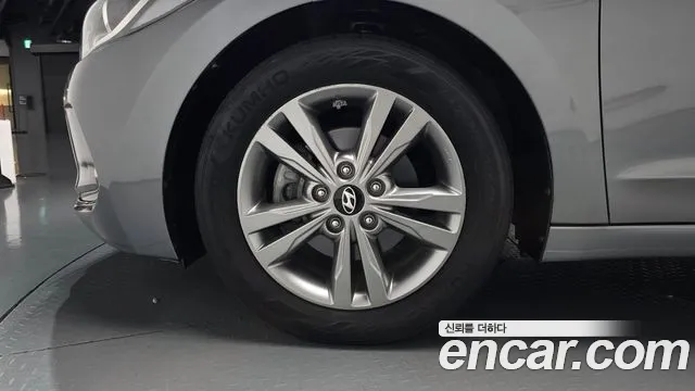 Hyundai Avante 2016 thumb 4