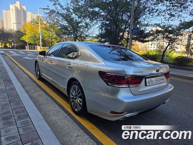 Lexus LS 2013 thumb 2