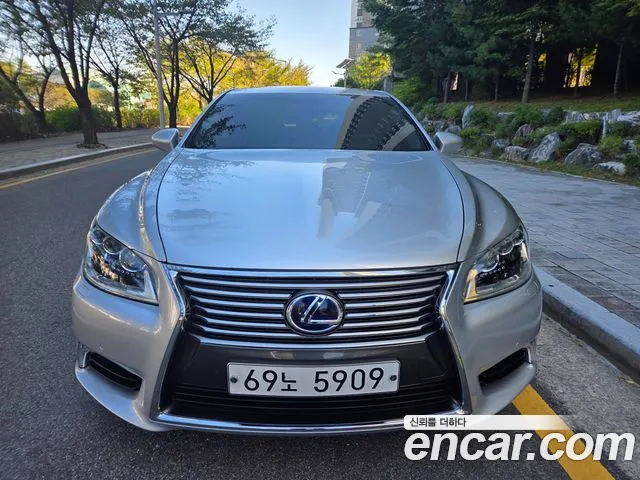 Lexus LS 2013 thumb 3