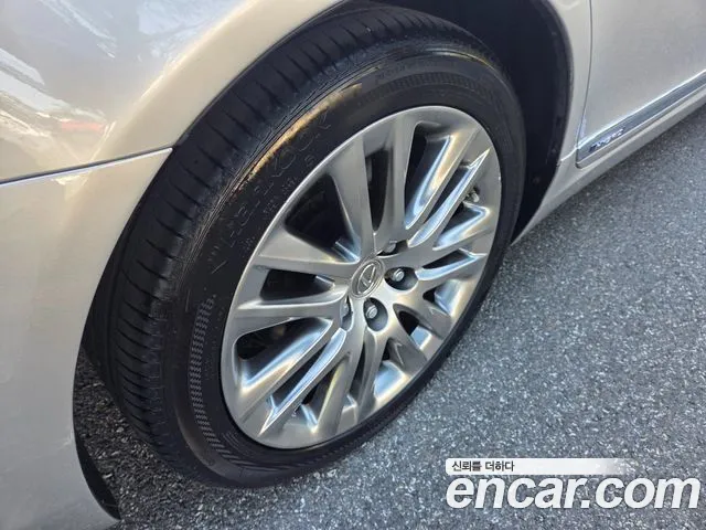 Lexus LS 2013 thumb 5