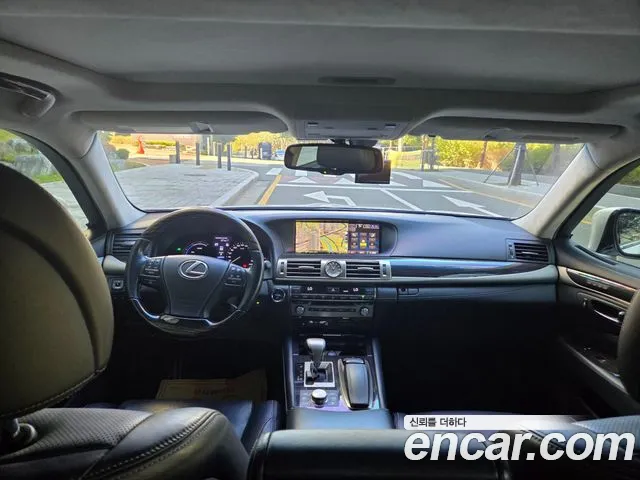 Lexus LS 2013 thumb 7