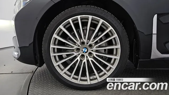 BMW 7-Series 2021 thumb 4