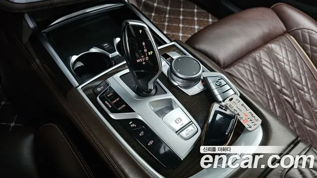 BMW 7-Series 2021 thumb 8