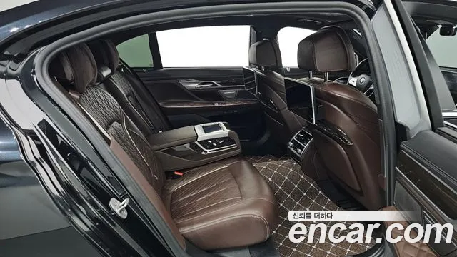 BMW 7-Series 2021 thumb 11