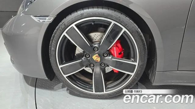 Porsche Cayman 2019 thumb 5