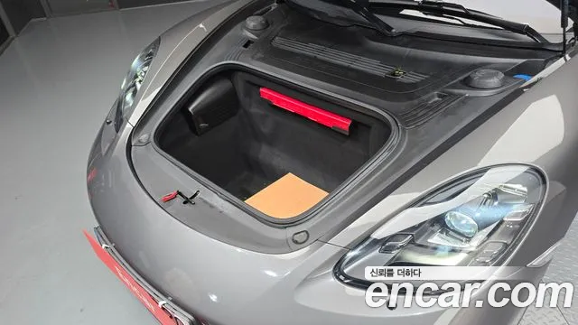 Porsche Cayman 2019 thumb 6