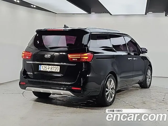 Kia Carnival 2018 thumb 4