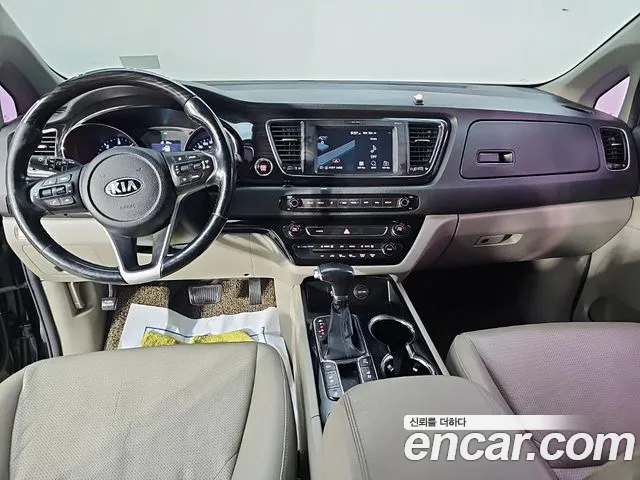 Kia Carnival 2018 thumb 5