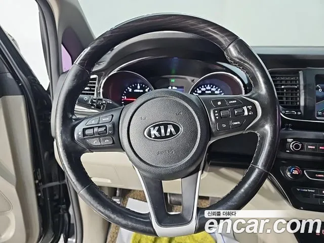 Kia Carnival 2018 thumb 9