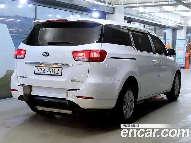 Kia Carnival 2016 thumb 2