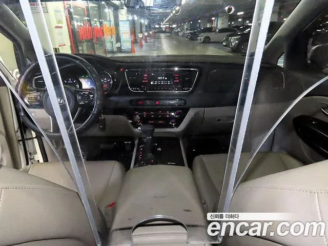 Kia Carnival 2016 thumb 7