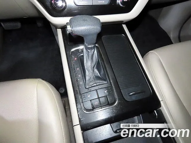 Kia Carnival 2016 thumb 9