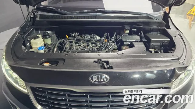 Kia Carnival 2018 thumb 5