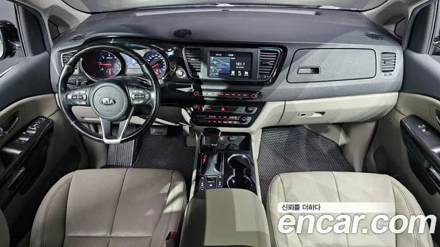 Kia Carnival 2018 thumb 6