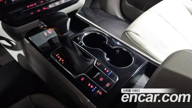 Kia Carnival 2018 thumb 8