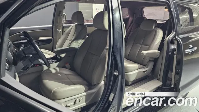 Kia Carnival 2018 thumb 9