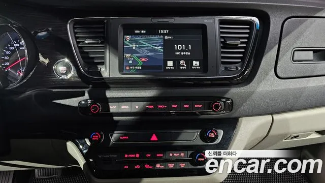 Kia Carnival 2018 thumb 11