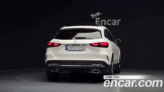 Mercedes-Benz GLA 2025 thumb 4
