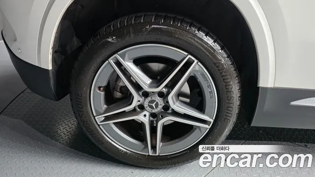 Mercedes-Benz GLA 2025 thumb 5