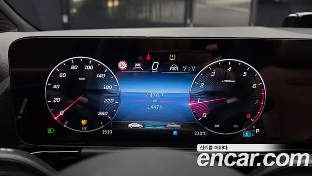 Mercedes-Benz GLA 2025 thumb 8