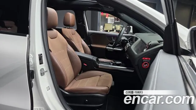 Mercedes-Benz GLA 2025 thumb 11