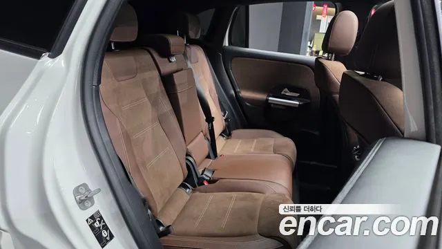 Mercedes-Benz GLA 2025 thumb 12
