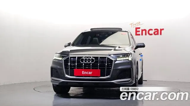 Audi Q7 2021 thumb 3