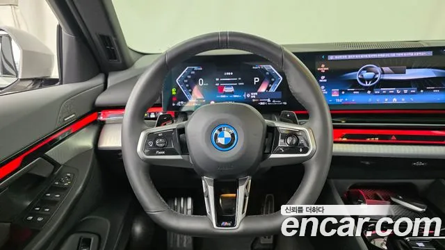 BMW 5-Series 2025 thumb 12