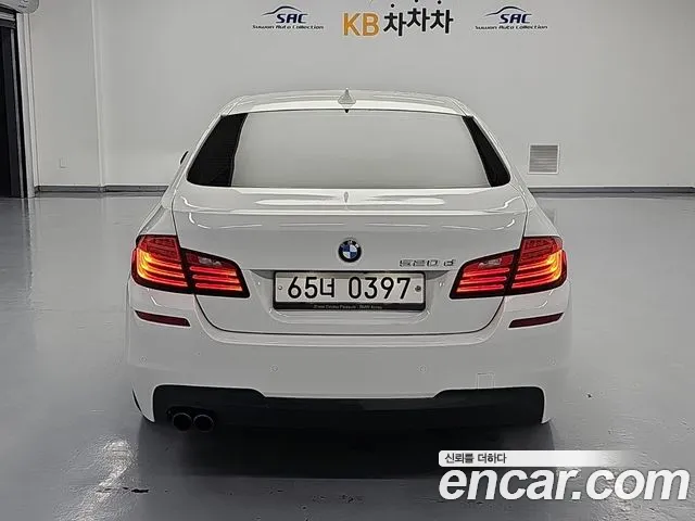 BMW 5-Series 2016 thumb 3