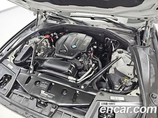 BMW 5-Series 2016 thumb 5