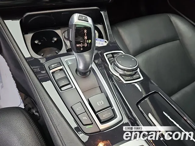 BMW 5-Series 2016 thumb 8