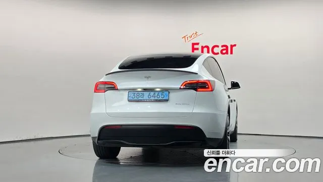 Tesla Model Y 2023 thumb 4