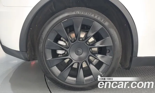 Tesla Model Y 2023 thumb 5