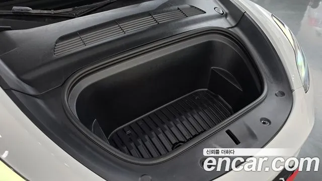 Tesla Model Y 2023 thumb 6