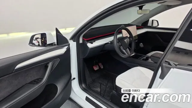 Tesla Model Y 2023 thumb 10