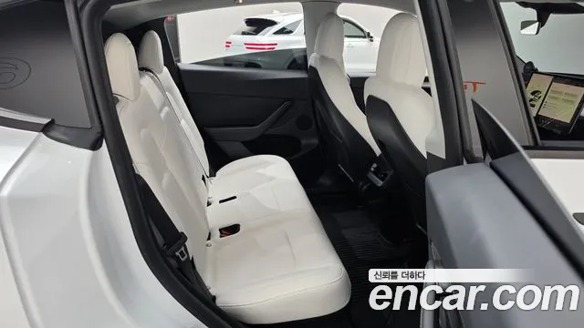 Tesla Model Y 2023 thumb 11