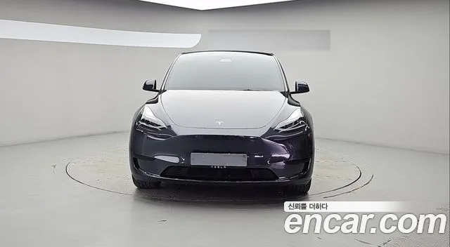 Tesla Model Y 2025 thumb 4