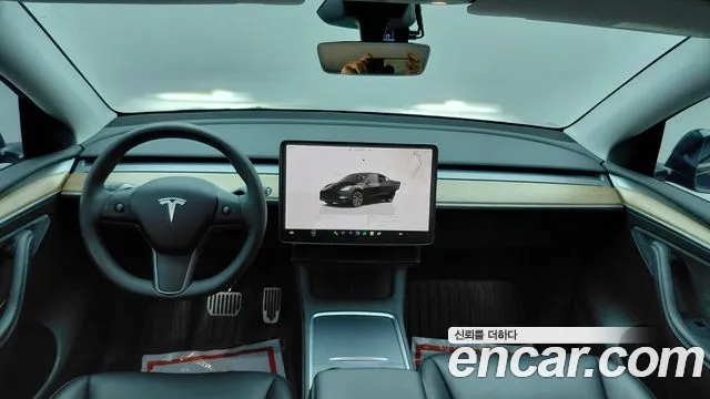 Tesla Model Y 2025 thumb 7
