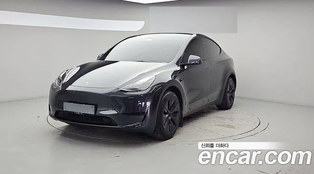 Tesla Model Y 2025 thumb 12