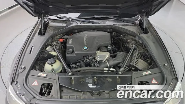 BMW 5-Series 2014 thumb 6