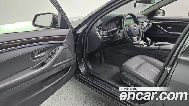 BMW 5-Series 2014 thumb 10