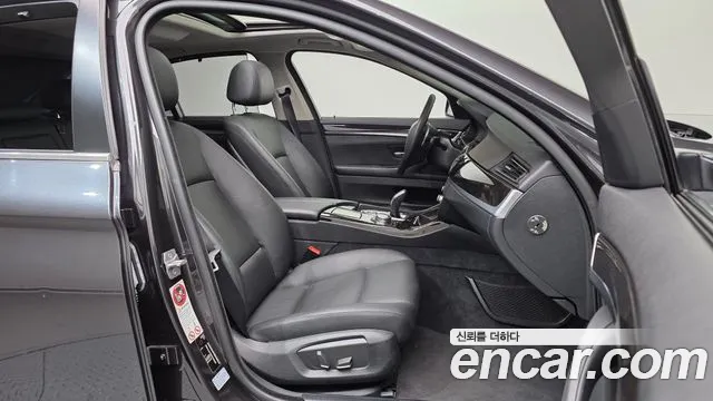 BMW 5-Series 2014 thumb 11