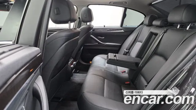 BMW 5-Series 2014 thumb 12