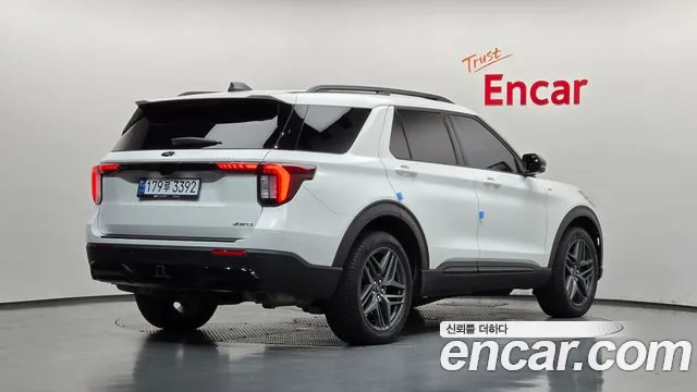 Ford Explorer 2024 thumb 2